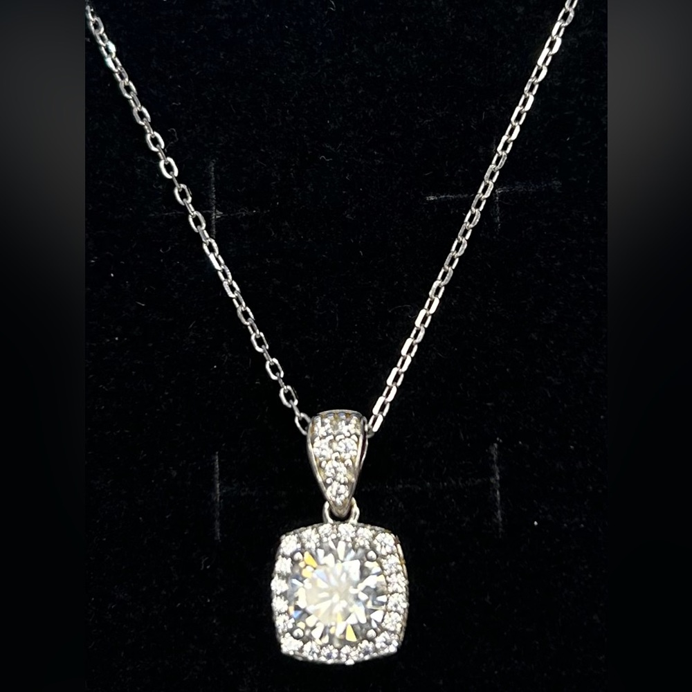 Sold!1carat brilliant cut D/VVS gold plated solitary moissanite necklace/bridal
